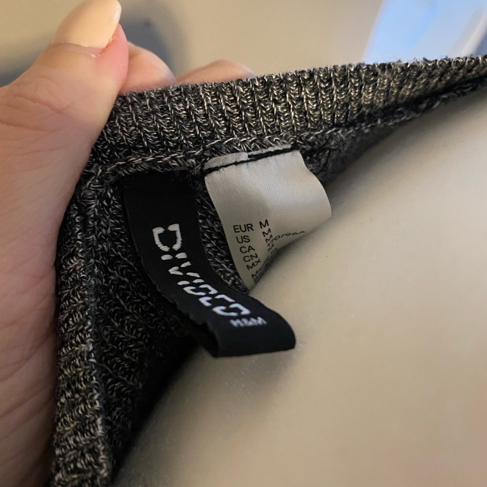 H&M Sweater - Picture 2 of 2